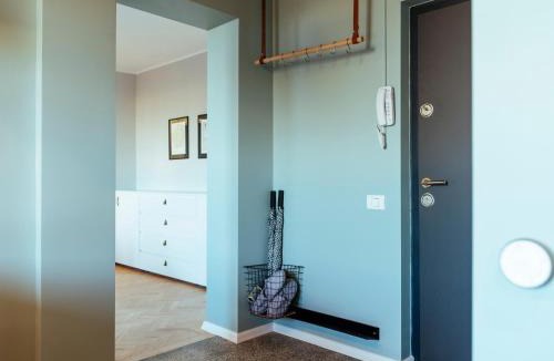 Sector 3 Apartment | ParkLake Design Apartment - Fabulous View - Netflix
