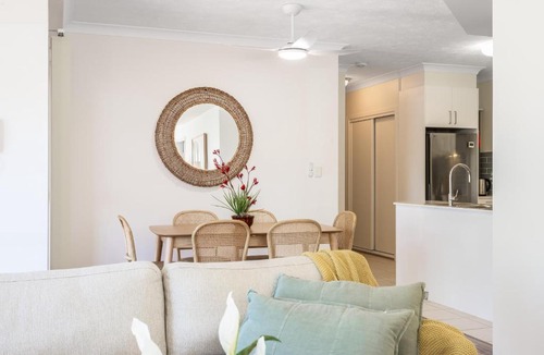 Redcliffe Apartment | Parkside Villa on the Creek
