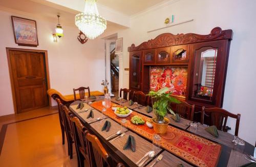 Alwaye House | Parudeesa - Luxurious Palace look with pool-Near CBD - Kerala - India with Breakfast