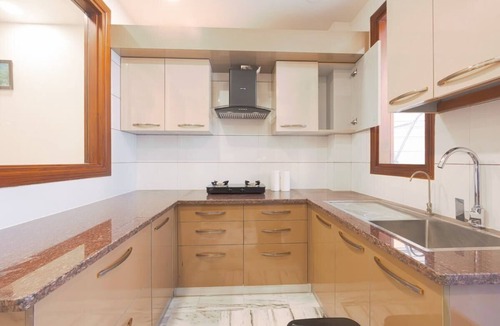 Sushant Lok Apartment | Peaceful City Paradise with King Bed & Tub