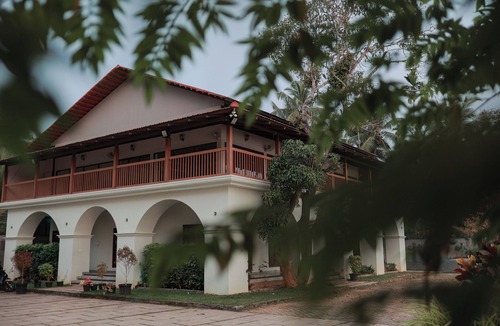 Kozhikode House | Peaceful Lakeside Retreat – Private 2 Bedroom Pool Villa