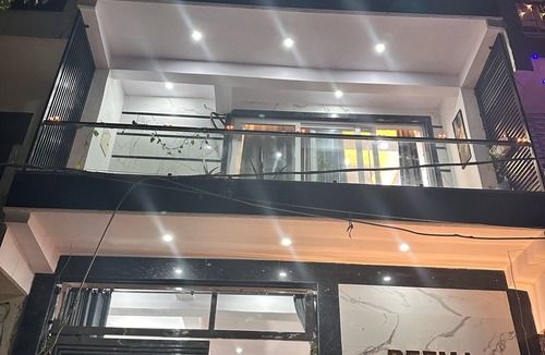New Delhi House | Peaceful Oasis: Modern 1BR Escape