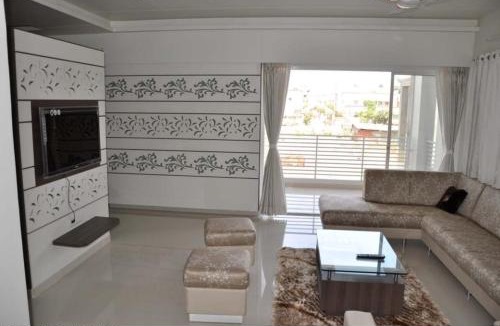 Vadodara Apartment | Peaceful Retreat 3BHK For six person