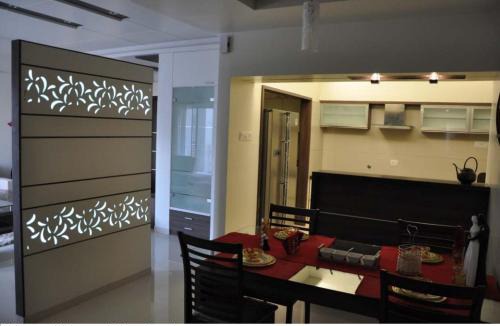 Vadodara Apartment | Peaceful Retreat 3BHK For six person