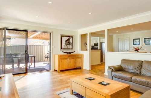 Sanctuary Point House | Peaceful Waterfront by Book Jervis Bay - wheelchair accessible - Stunning Location for Family Holiday