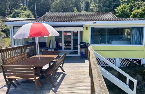 Central Coast Council Cottage | Peaceful Waterfront River Cottage with private Jetty only 90 minutes from Sydney