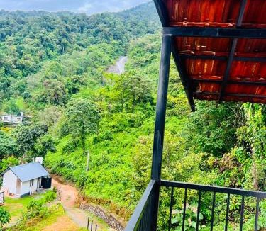 Vallikavungal Resort | Pebble Falls Jungle Resort