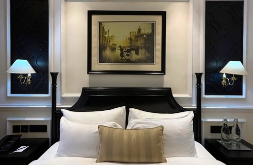 Dharmatala Hotel | Peerless Hotel Kolkata