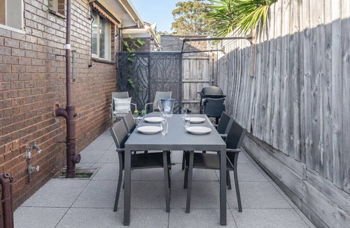 Mornington Villa | Peninsula Breeze Light Filled Retreat near Beaches