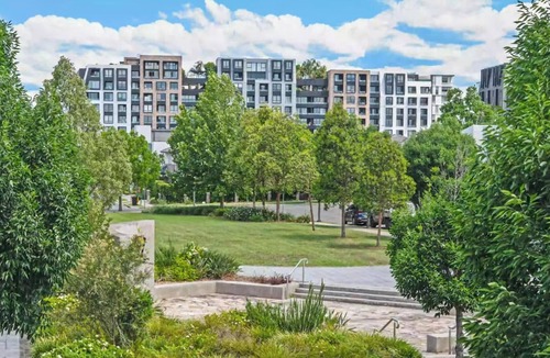 Penrith House | Penrith Holiday Home Sleeps 12 Near Hospital Stadium and Blue Mountains