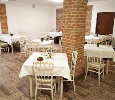 Three Oaks House | Pensiunea Acasa