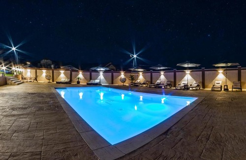 Novaci House | Pensiunea Adrian