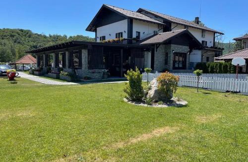 Calugareni House | Pensiunea Câmpia Soarelui