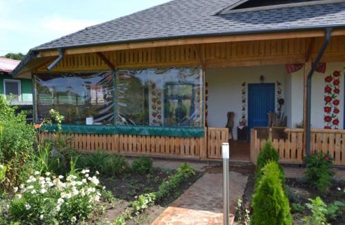 Grajduri House | Pensiunea „Căsuța cu maci”