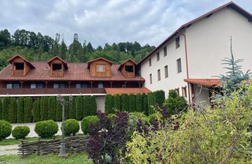 Calinesti House | Pensiunea Cosău