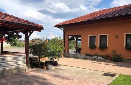 Petris House | Pensiunea Crimar