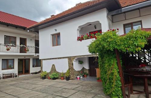 Novaci House | Pensiunea Ileana