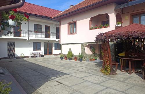 Novaci House | Pensiunea Ileana