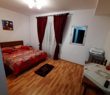 Ponoarele House | Pensiunea Maria-Elena