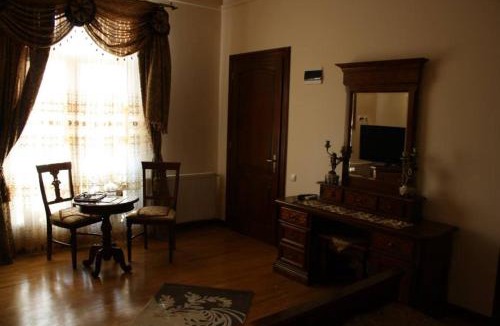 Seini Hotel | Pensiunea Trei Pini