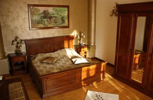 Seini Hotel | Pensiunea Trei Pini