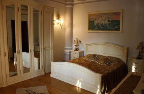 Seini Hotel | Pensiunea Trei Pini