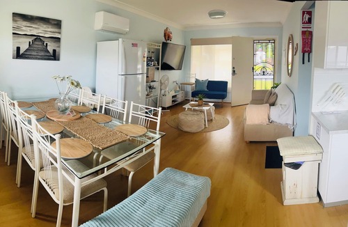 Long Jetty House | Perfect getaway on the Central Coast Great location on the Lake, close to beach
