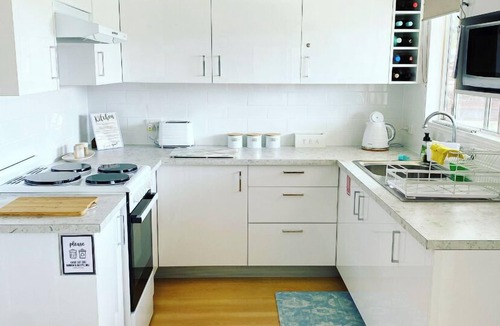 Long Jetty House | Perfect getaway on the Central Coast Great location on the Lake, close to beach