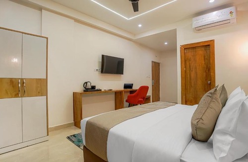 Mahmoorganj Hotel | Perfectstayz Premium Varanasi