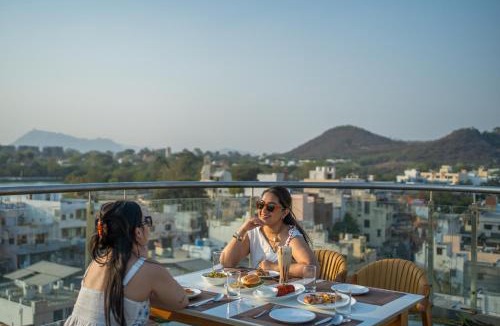 Udaipur District Hotel | Perfectstayz select by the lake