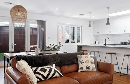 Merewether House | Pet-friendly cottage near cafes, pubs and parks