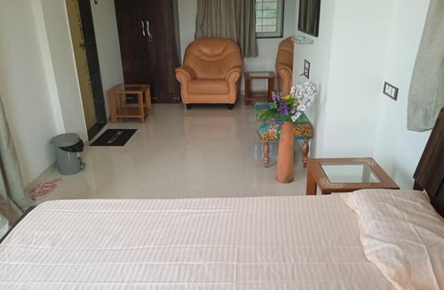 Ambavna Villa | Pet Friendly Villa on the Lake