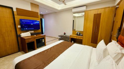 Pithampur Hotel | Pheonix Luxury Inn