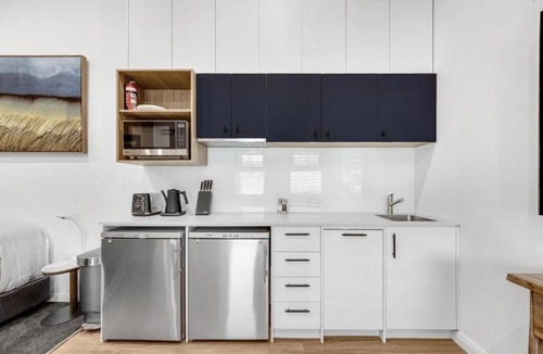 Manuka Hotel | Pilgrims Apartments