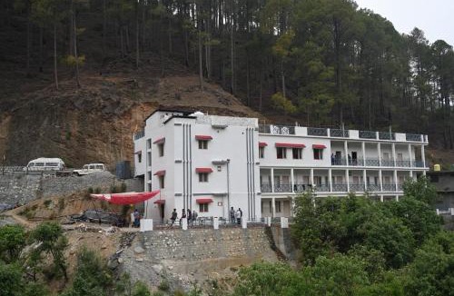 Rajgarhi Hotel | Pine hills resort and restaurant