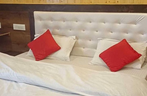 Auli Hotel | Pine Palace Homestay