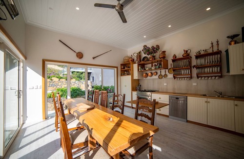 Stanley Bed & Breakfast | Poet's Cottage Stanley