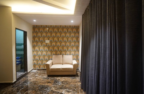 Hyderabad House | POOL PARTIES,GARDEN PARTIES, with 5 king size bed rooms and a massive huge pool.
