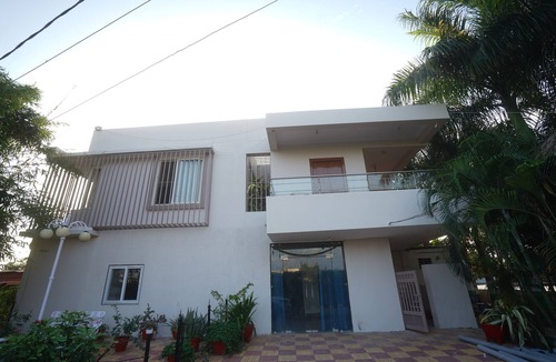 Hyderabad House | POOL PARTIES,GARDEN PARTIES, with 5 king size bed rooms and a massive huge pool.