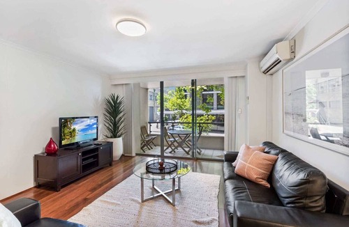 Pyrmont Apartment | Poolside 2-Bed Haven, Walk to City Centre