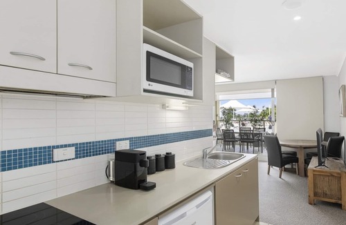 Ettalong Beach House | POOLSIDE PARADISE ETTALONG BEACH RESORT