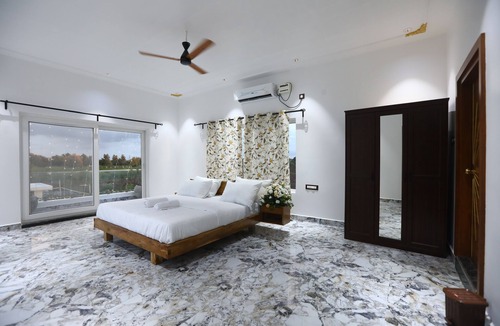 Chevella House | Poorna: New Luxury 5 BHK Farmhouse w/Pool, Jacuzzi & Views