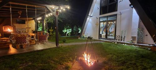 Porumbacu de Jos House | Porumbacu Retreat-Cabana Forest A-frame și Chalet Max cu jacuzzi și piscină sezonieră, pe malul râului ,în apropiere de Transfăgărășan, Sibiu
