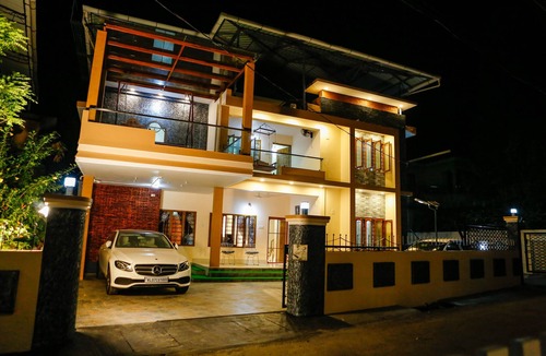 Thrissur House | Posh 7 BHK at BELLJEM Homes inside colony close to city