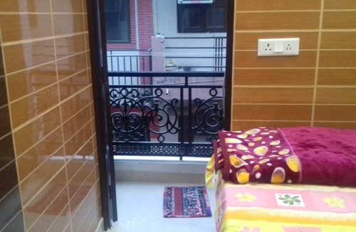 Lajpat Nagar House | Posh foreigners area, cream location, very safe for females, plush green area