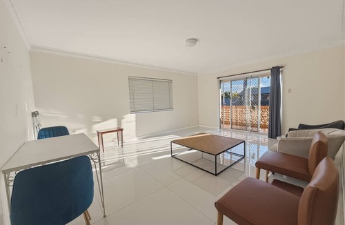 Robertson House | Practical 3BR Stay at a Great Price Well-Located