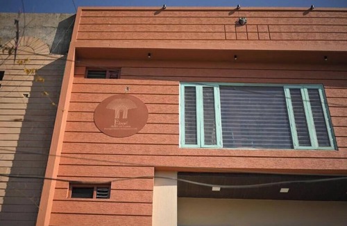 Panch Batti Apartment | Premium Balcony Room