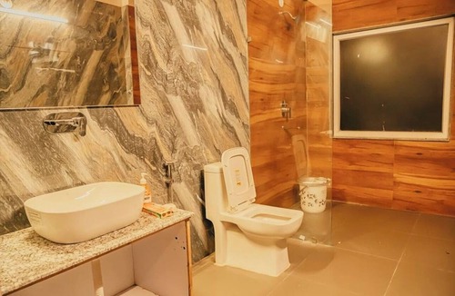 Nainital Hotel | PREMIUM HOTEL BLUE P-I-N-E PALACE