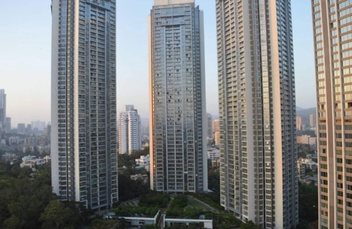Malad East House | Premium Pool View in Esquire - Oberoi Garden City