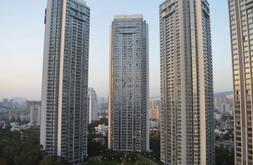 Malad East House | Premium Pool View in Esquire - Oberoi Garden City